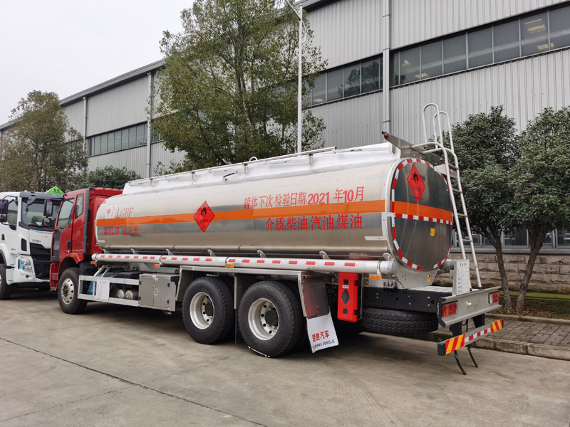 国六解放后八铝合金油罐车