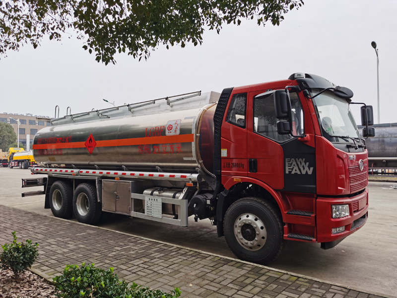 国六解放后八铝合金油罐车
