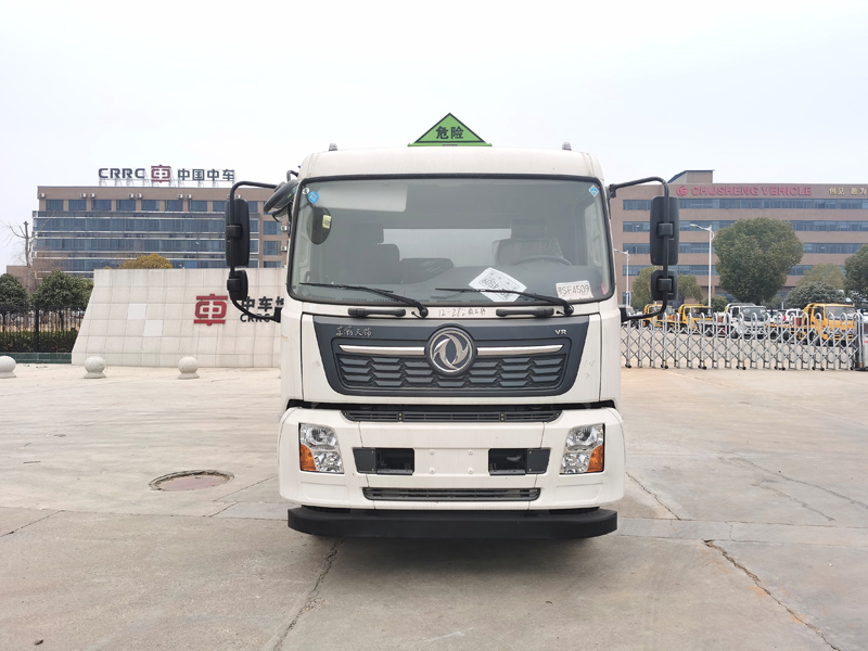 天锦小三轴油罐车