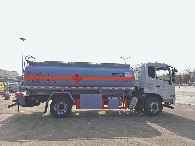天锦单桥碳钢柴汽油介质油罐车