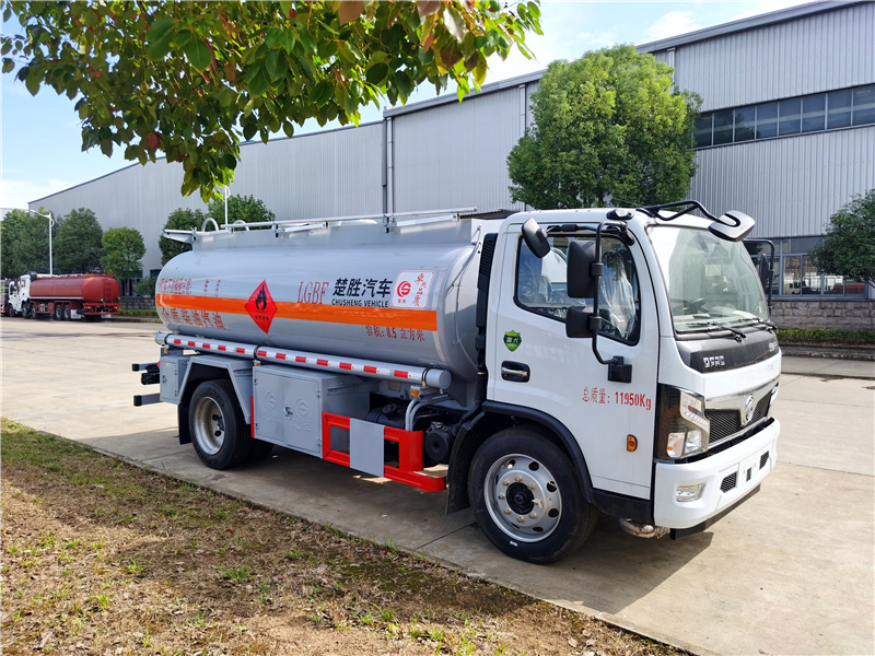 东风8吨油罐车