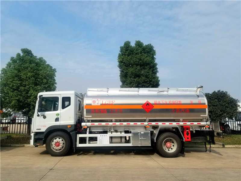 东风多利卡D9铝合金运油车
