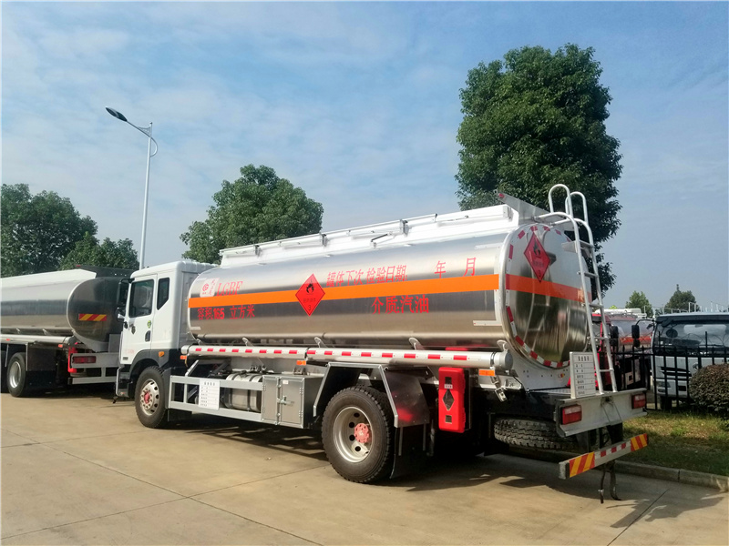 东风多利卡D9铝合金运油车