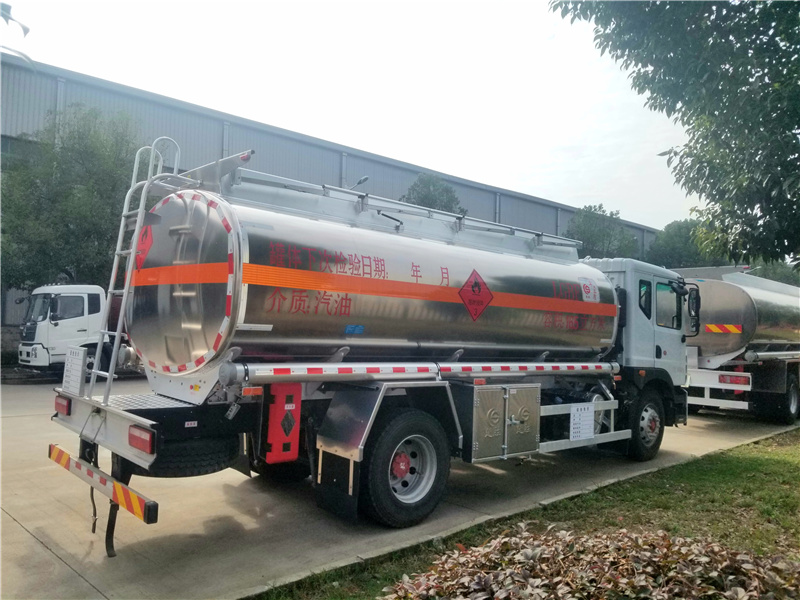 东风多利卡D9铝合金运油车