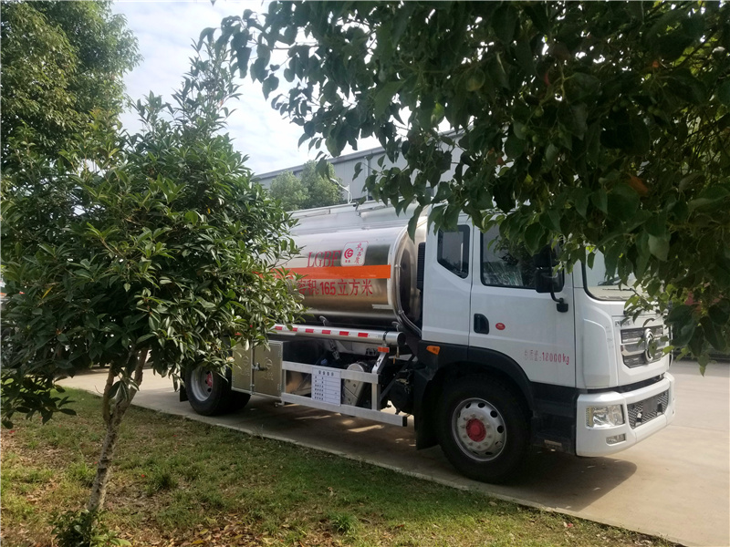 东风多利卡D9铝合金运油车