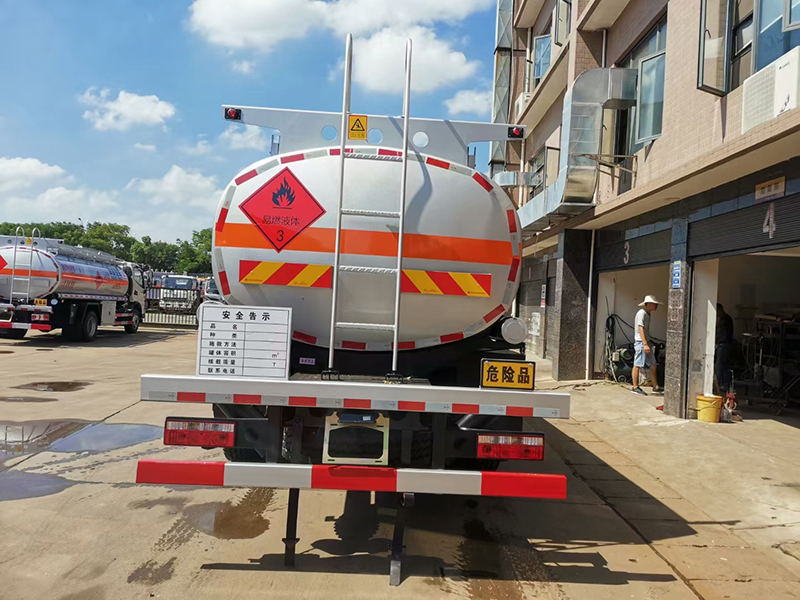 D9 10吨运油车