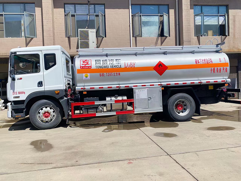 D9 10吨运油车