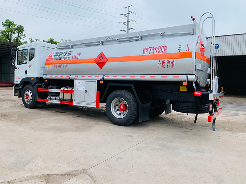 D9 10吨运油车
