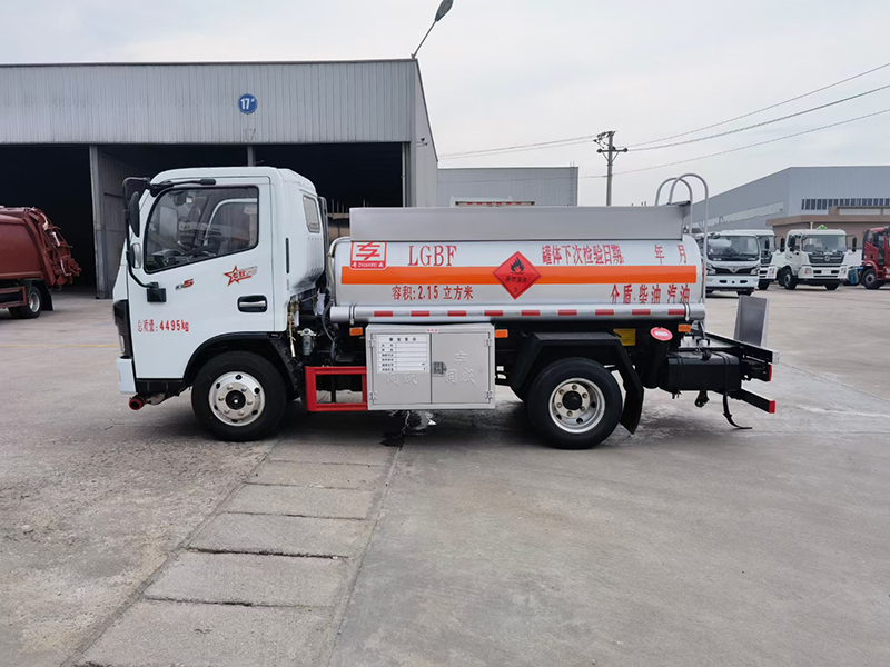 东风小蓝牌2吨运油车