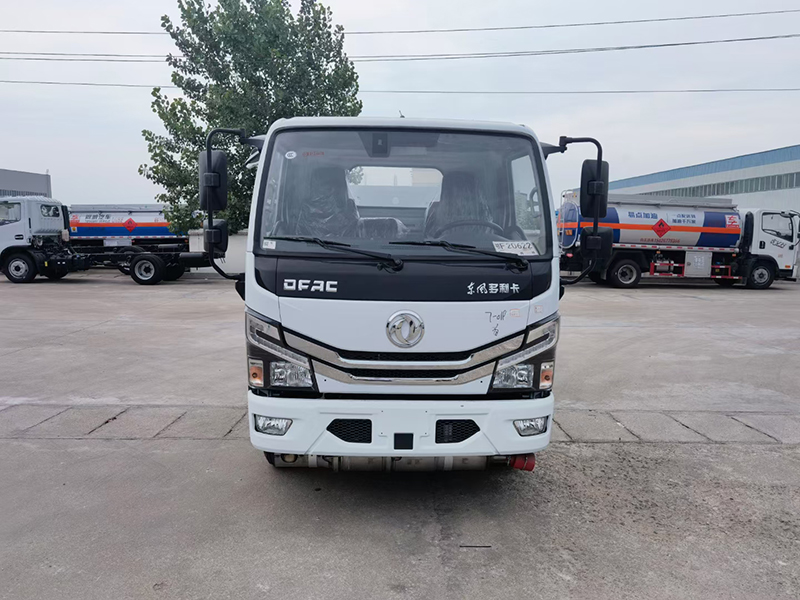 东风小蓝牌2吨运油车