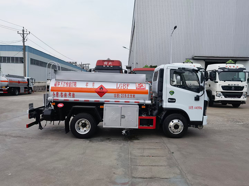 东风小蓝牌2吨运油车