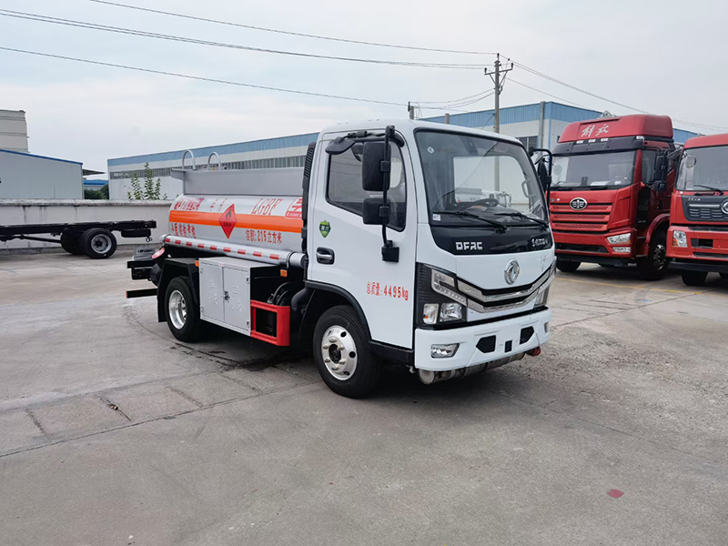 东风小蓝牌2吨运油车