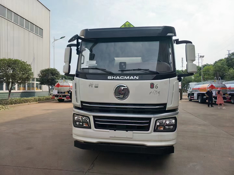 陕汽小三轴,15吨铝合金运油车