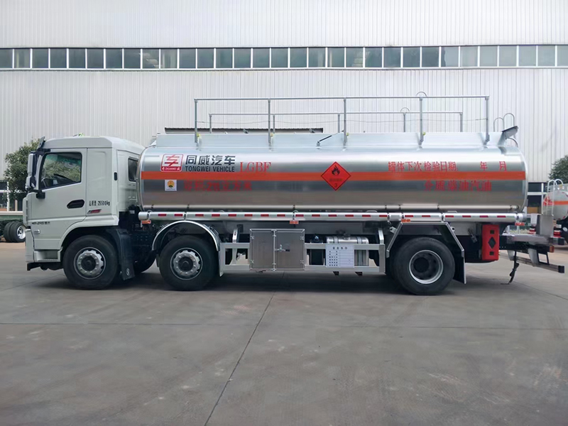 陕汽小三轴,15吨铝合金运油车