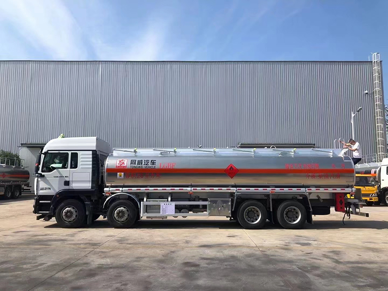 汕德卡20吨铝合金运油车