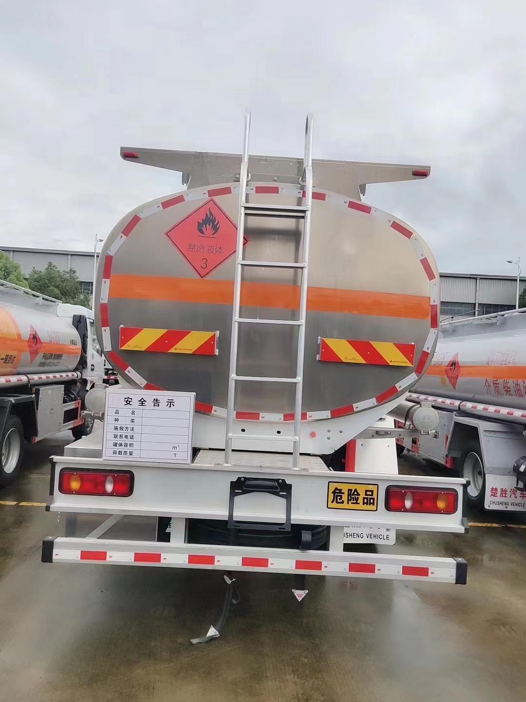 东风天锦10吨油罐车