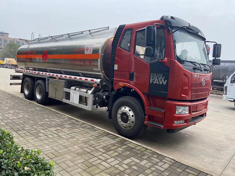 国六解放后八轮铝合金油罐车
